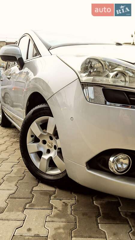 Мікровен Peugeot 5008 2011 в Івано-Франківську