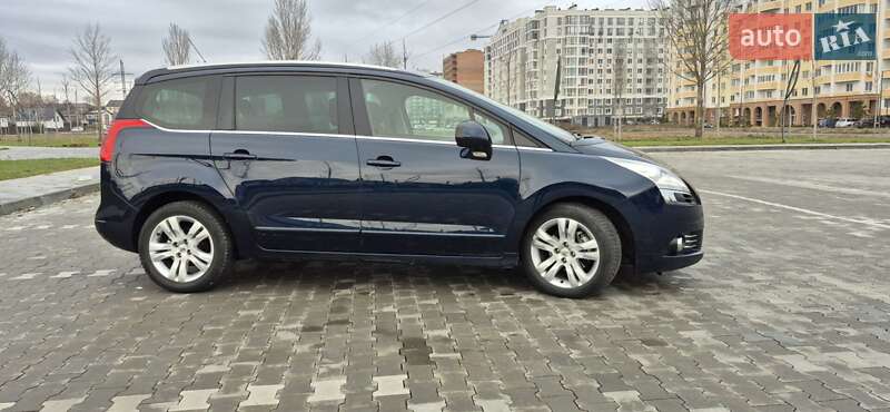 Микровэн Peugeot 5008 2010 в Киеве