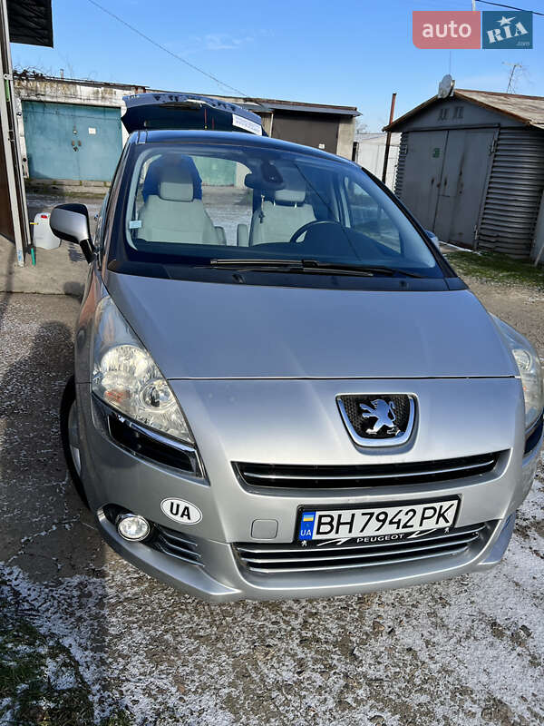 Мікровен Peugeot 5008 2010 в Южному