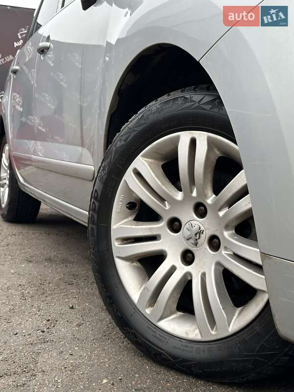 Микровэн Peugeot 5008 2012 в Сумах