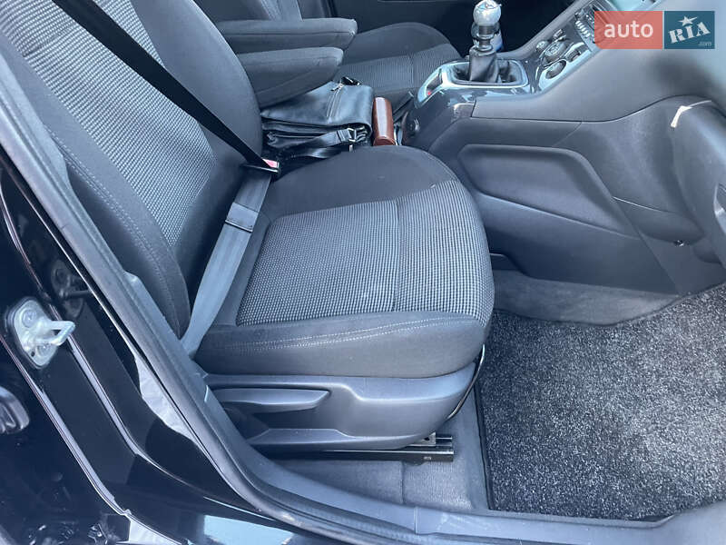 Микровэн Peugeot 5008 2010 в Почаеве