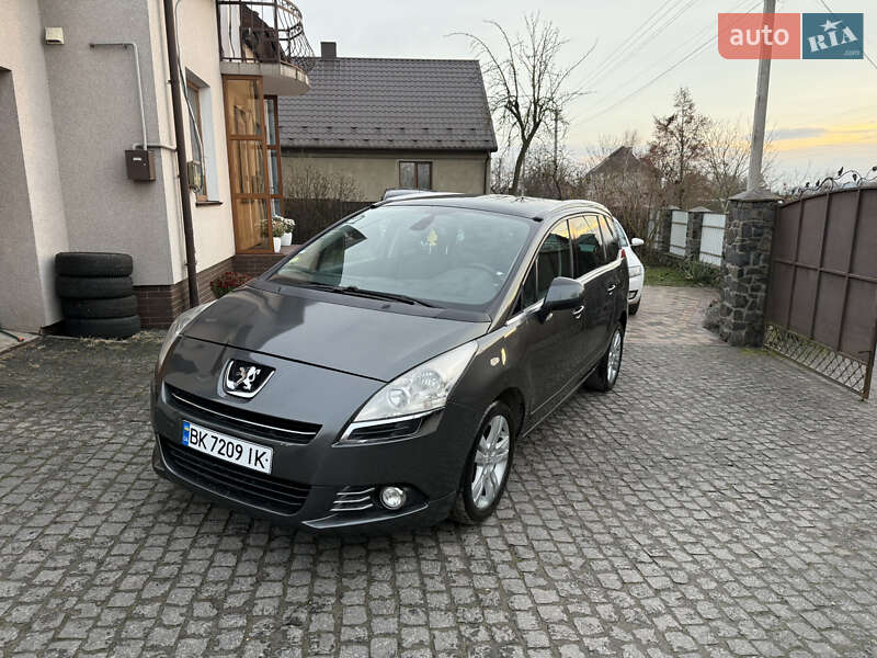 Микровэн Peugeot 5008 2013 в Дубно