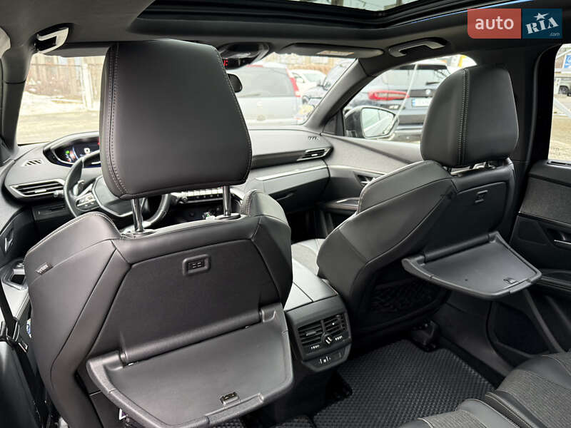 Внедорожник / Кроссовер Peugeot 5008 2017 в Черновцах