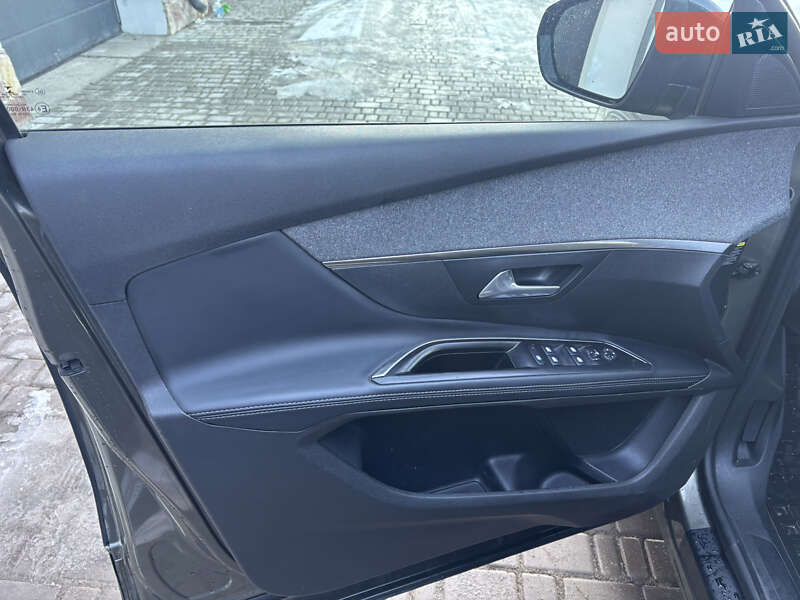 Внедорожник / Кроссовер Peugeot 5008 2017 в Тернополе