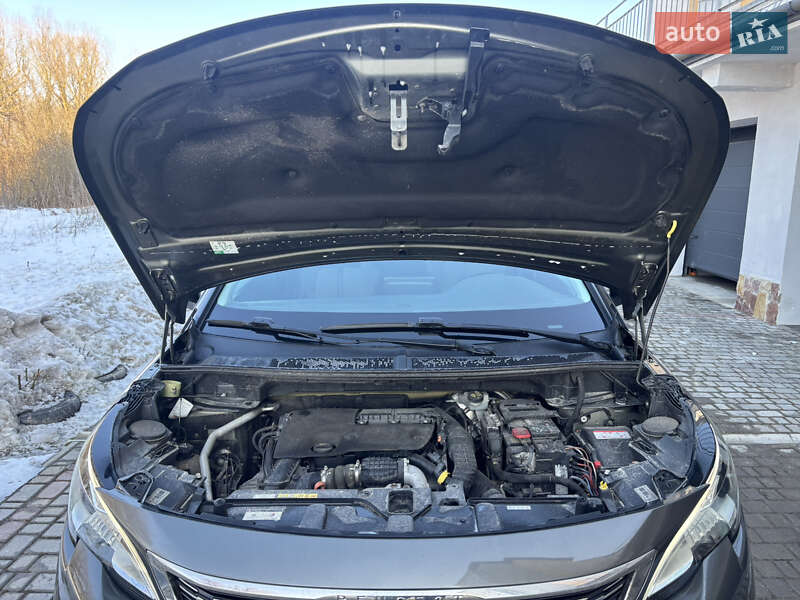 Внедорожник / Кроссовер Peugeot 5008 2017 в Тернополе