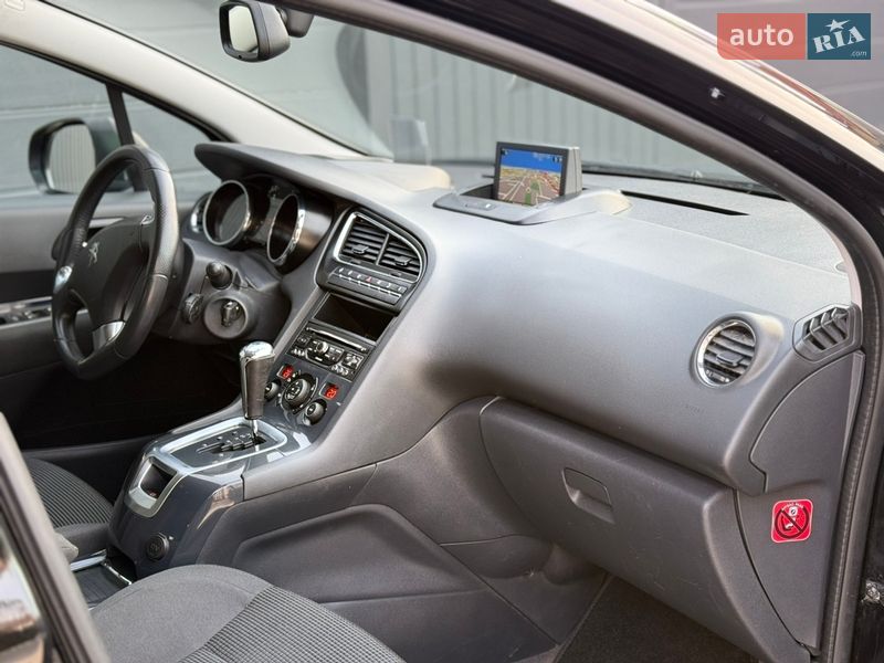 Микровэн Peugeot 5008 2015 в Самборе