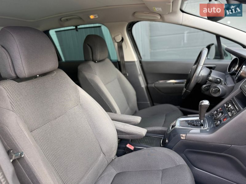 Микровэн Peugeot 5008 2015 в Самборе