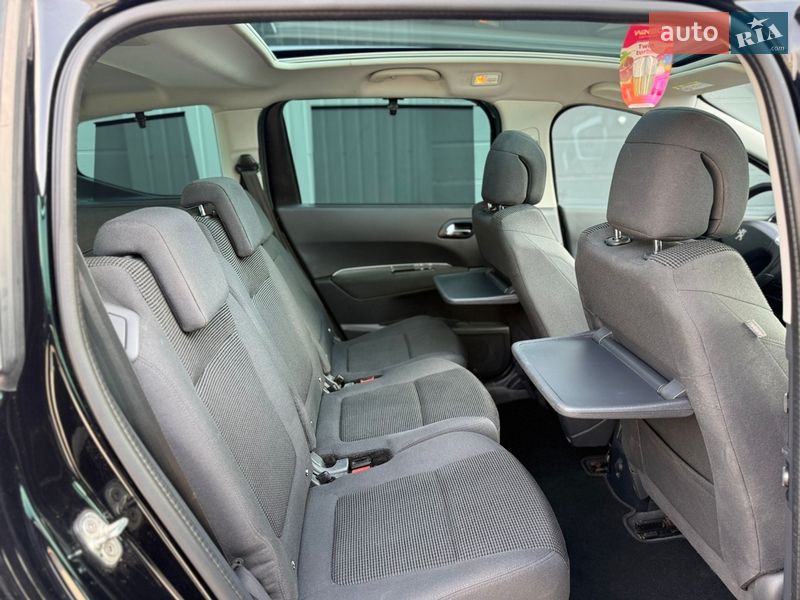 Микровэн Peugeot 5008 2015 в Самборе