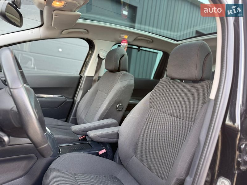 Микровэн Peugeot 5008 2015 в Самборе