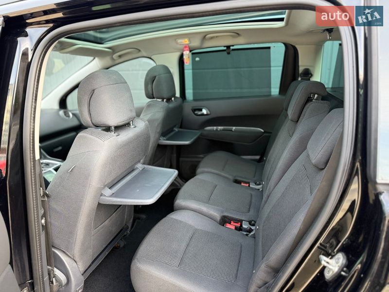 Микровэн Peugeot 5008 2015 в Самборе