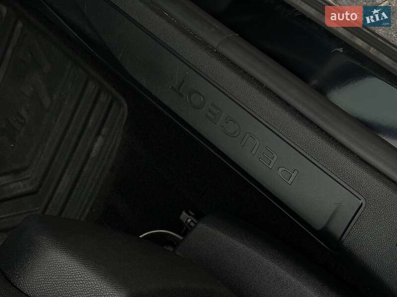 Внедорожник / Кроссовер Peugeot 5008 2017 в Львове фото 46 Внедорожник / Кроссовер Peugeot 5008 2017 в Львове