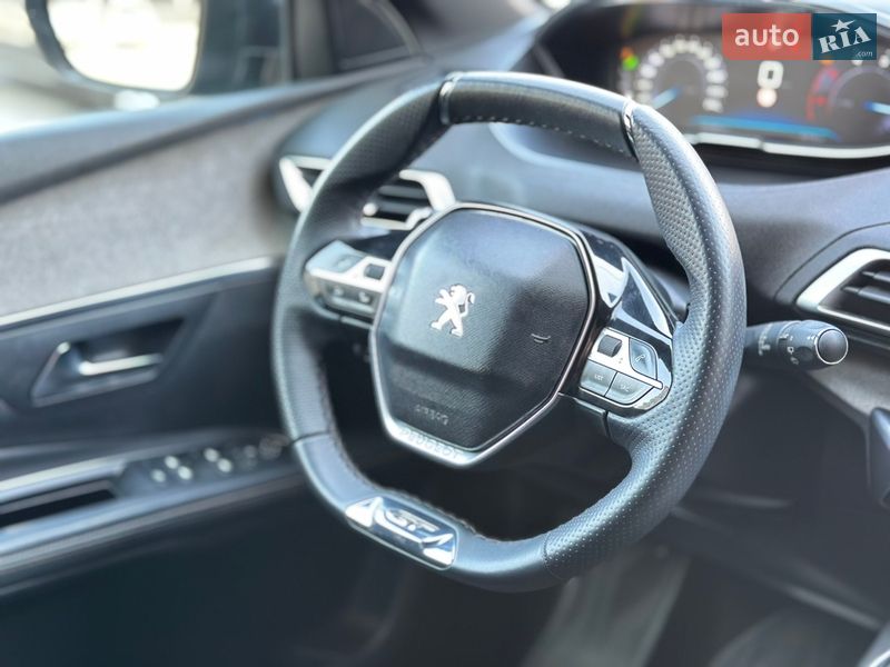 Внедорожник / Кроссовер Peugeot 5008 2017 в Черновцах