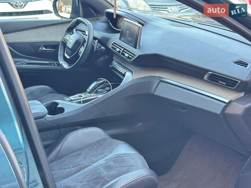 Внедорожник / Кроссовер Peugeot 5008 2017 в Черновцах