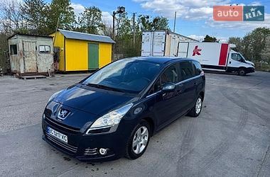 Мікровен Peugeot 5008 2012 в Стрию