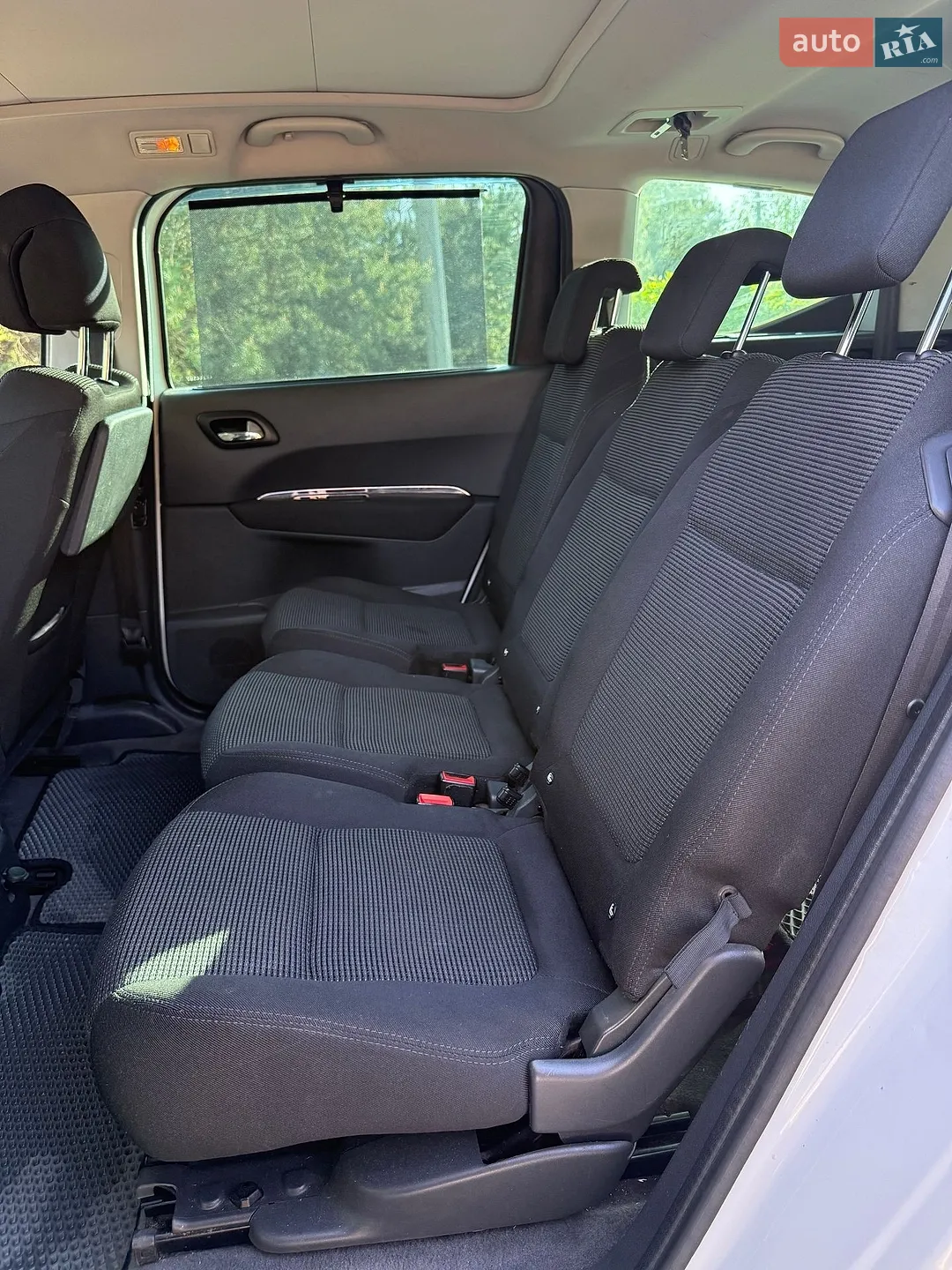 2010 Peugeot 5008 - мініатюра 13