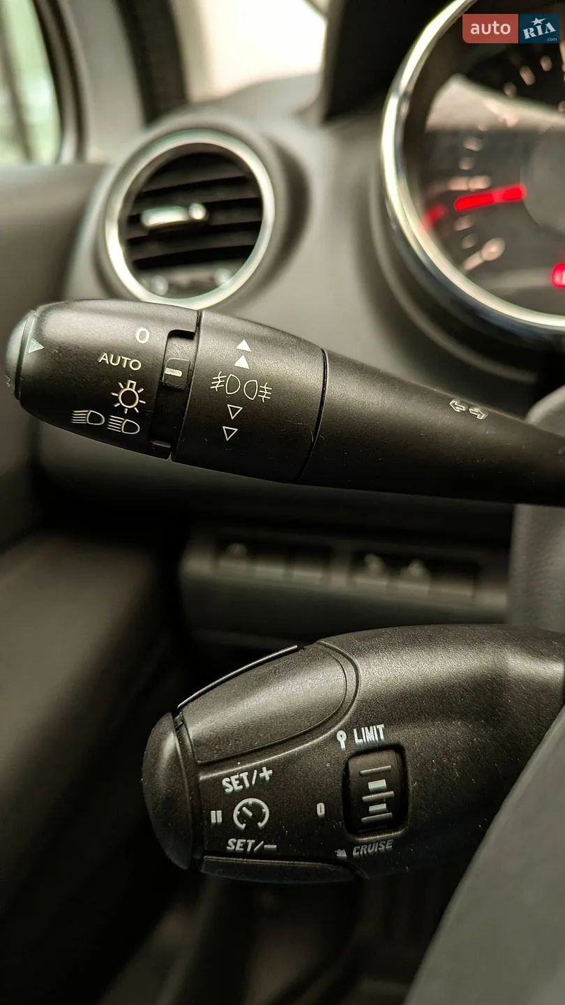 2011 Peugeot 5008 - мініатюра 16
