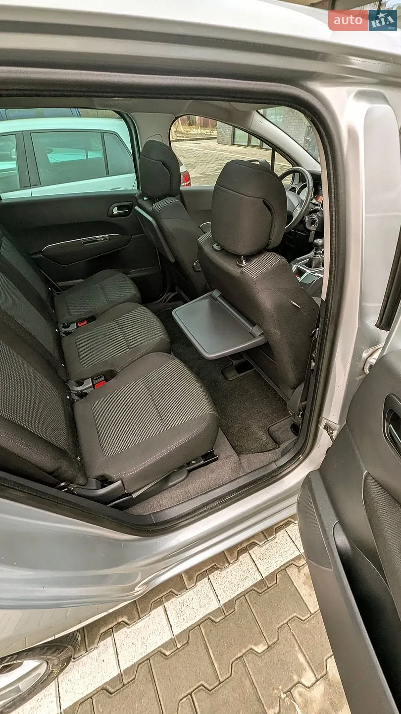 2011 Peugeot 5008 - мініатюра 26
