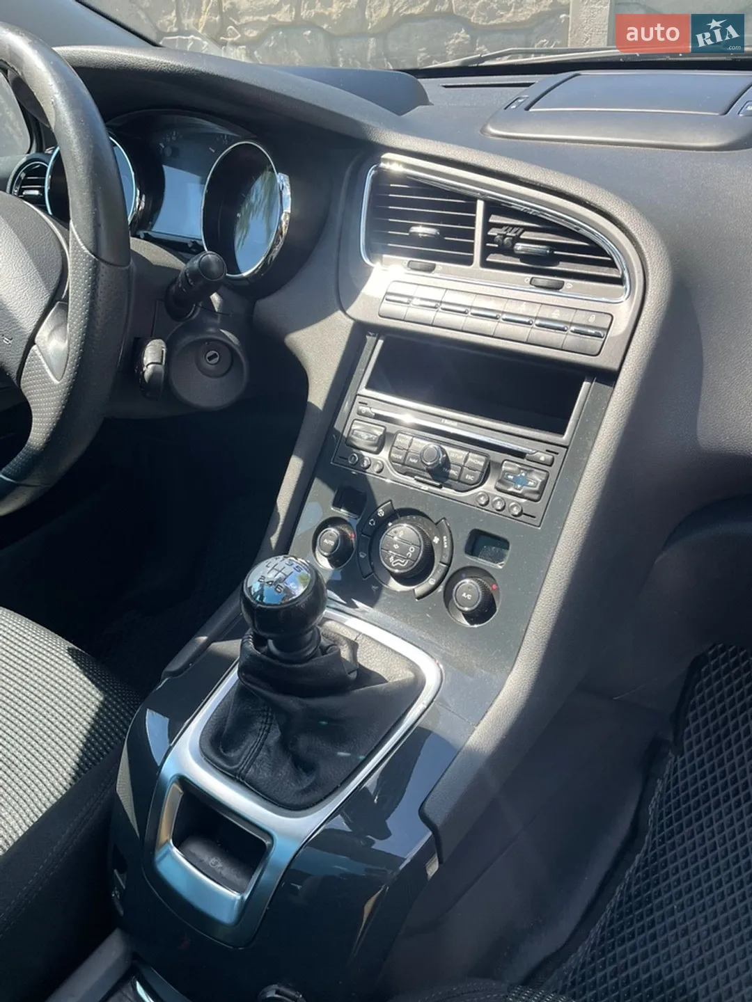 2010 Peugeot 5008 - мініатюра 18