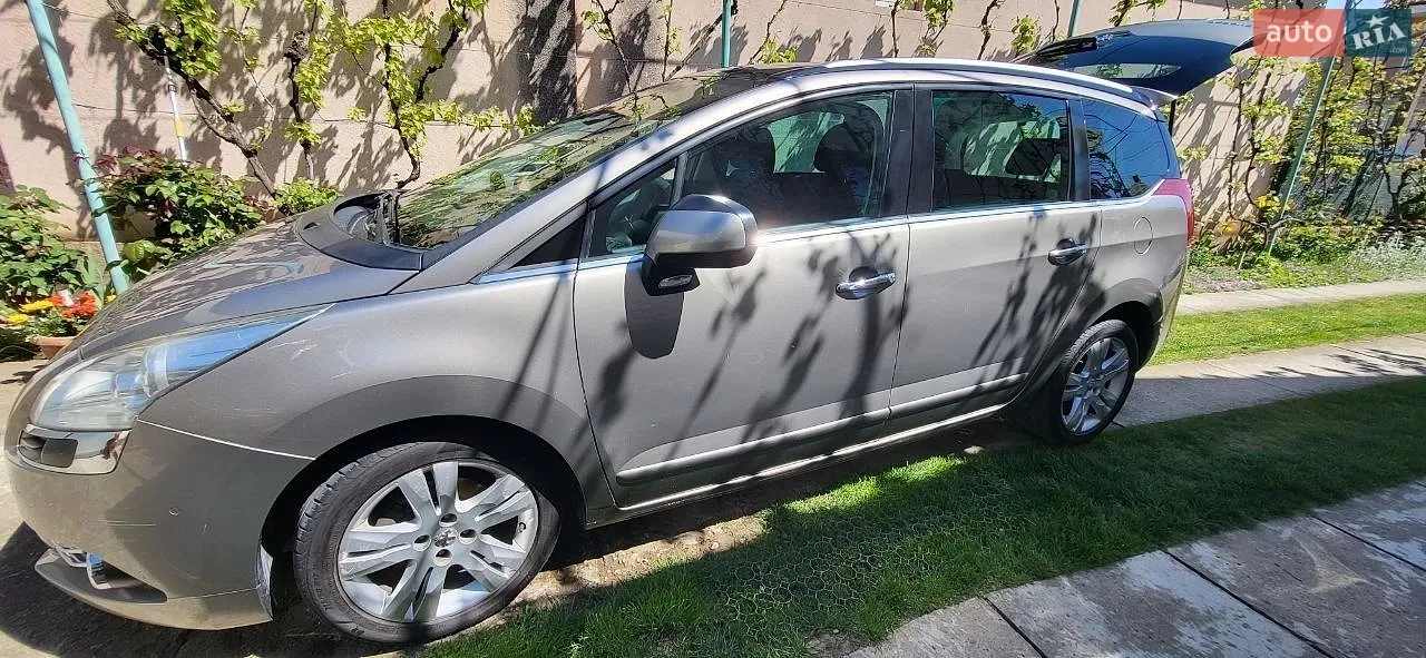 2011 Peugeot 5008 - фото 1