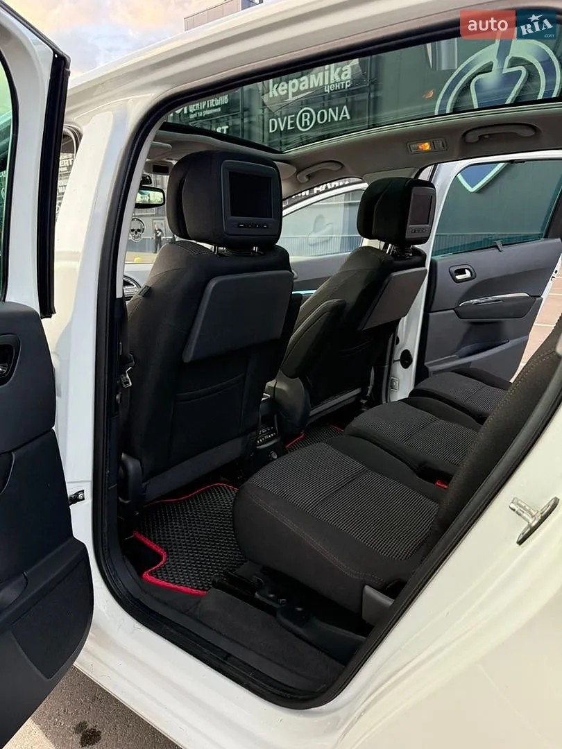 2010 Peugeot 5008 - мініатюра 10