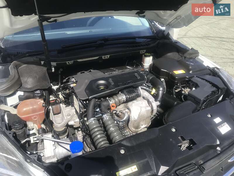 Седан Peugeot 508 2011 в Дубні