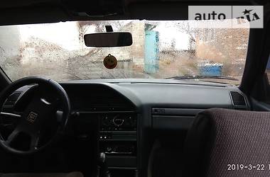Седан Peugeot 605 1990 в 