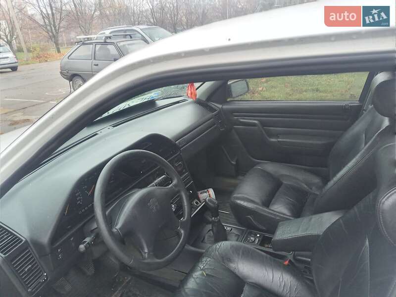 Седан Peugeot 605 1991 в Южноукраїнську