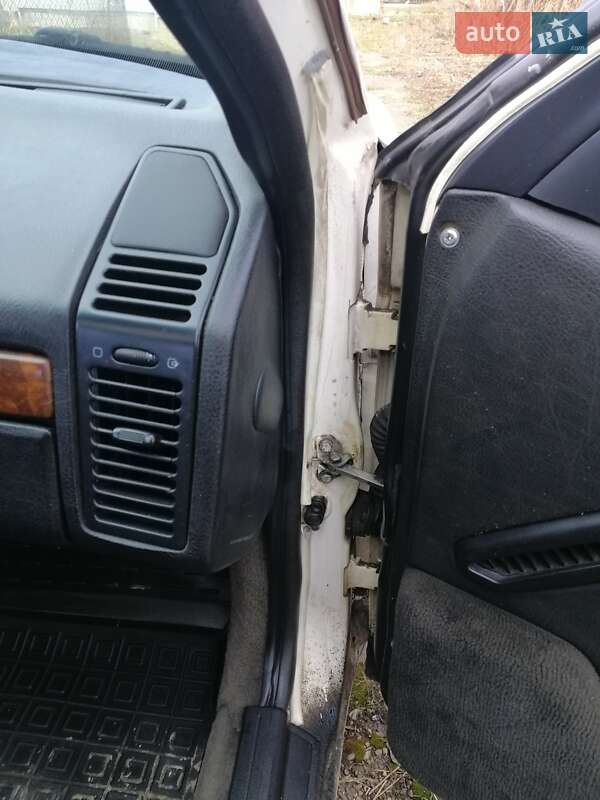 Седан Peugeot 605 1990 в Львові