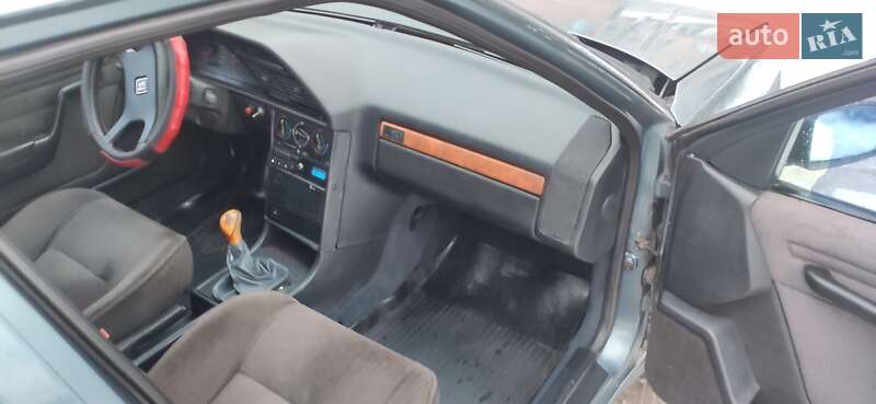 Седан Peugeot 605 1990 в Гадяче