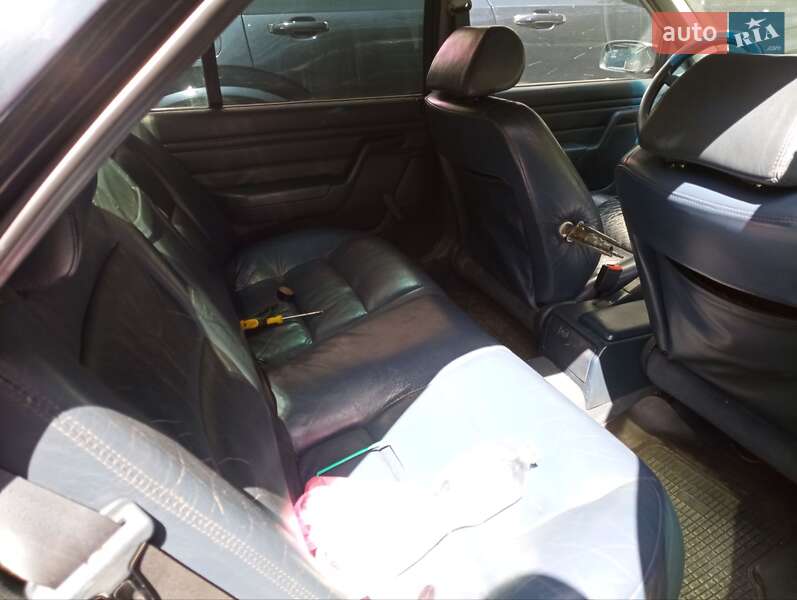 Седан Peugeot 605 1990 в Львове