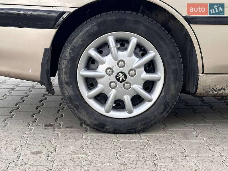 Седан Peugeot 605 1992 в Рожище