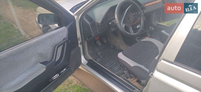 Седан Peugeot 605 1990 в Старом Самборе