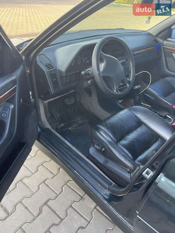 Седан Peugeot 605 1996 в Млиніві