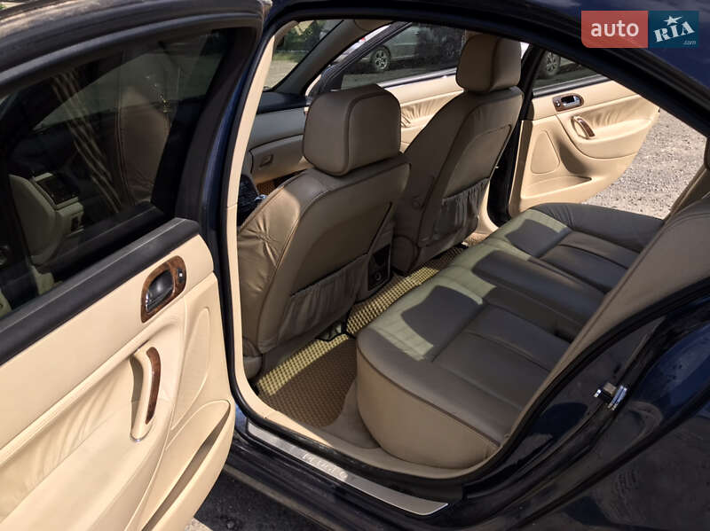 Седан Peugeot 607 2002 в Отинії