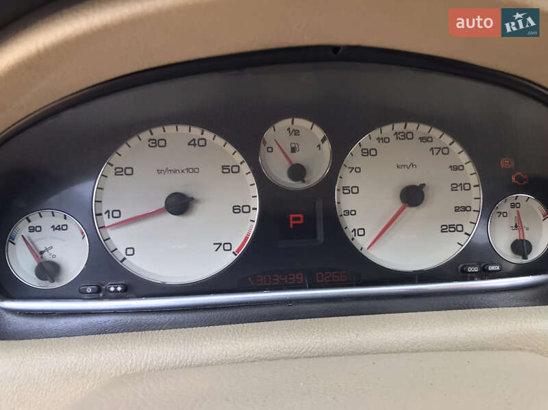 Седан Peugeot 607 2002 в Отинії