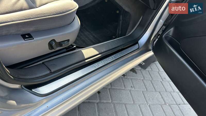 Седан Peugeot 607 2001 в Павлограді