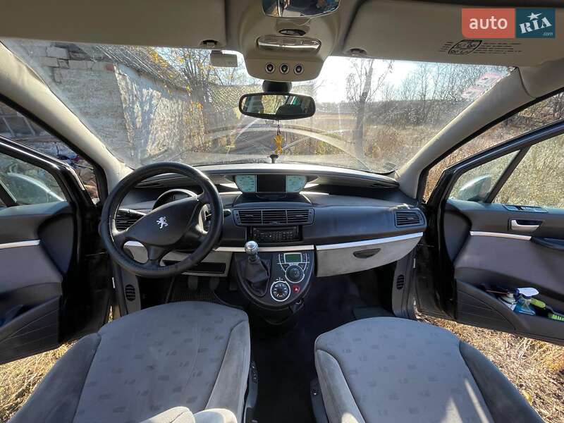 Минивэн Peugeot 807 2004 в Новониколаевке