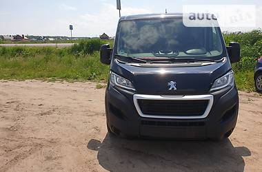 Вантажопасажирський фургон Peugeot Boxer 2015 в Луцьку
