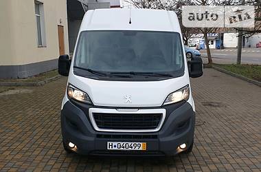 Вантажопасажирський фургон Peugeot Boxer 2015 в Одесі