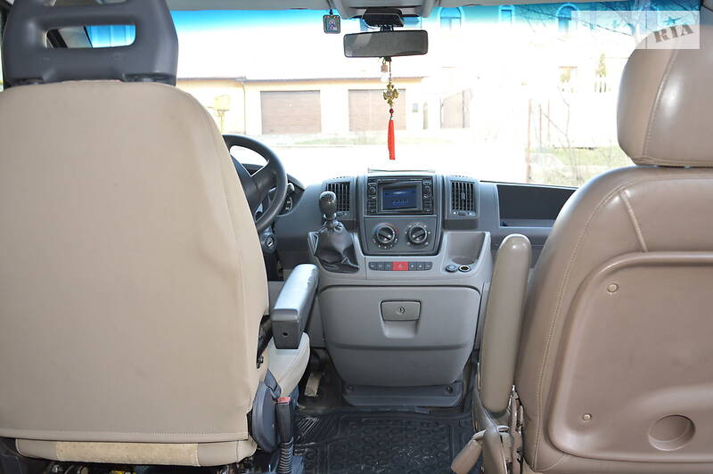 Вантажопасажирський фургон Peugeot Boxer 2008 в Сторожинці