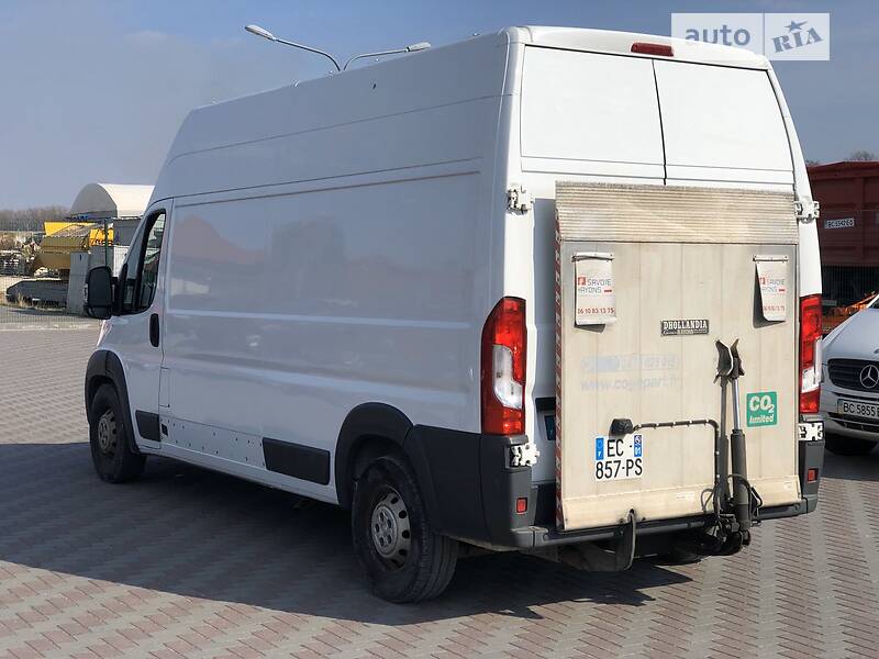 Вантажопасажирський фургон Peugeot Boxer 2016 в Львові