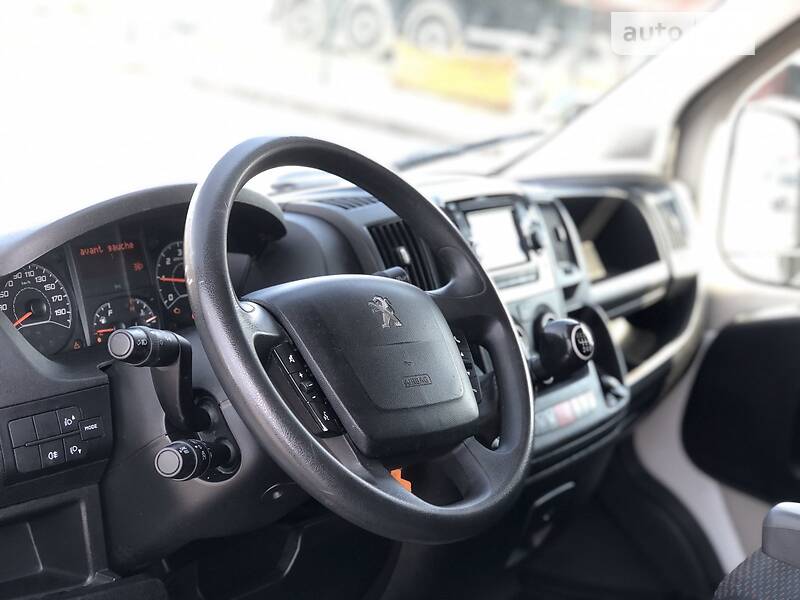 Вантажопасажирський фургон Peugeot Boxer 2016 в Львові