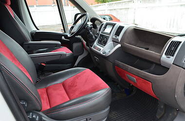 Вантажопасажирський фургон Peugeot Boxer 2011 в 