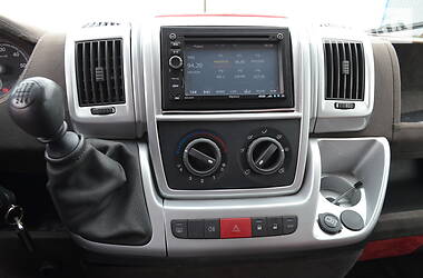 Вантажопасажирський фургон Peugeot Boxer 2011 в 