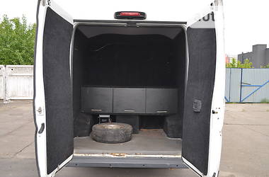 Вантажопасажирський фургон Peugeot Boxer 2011 в 