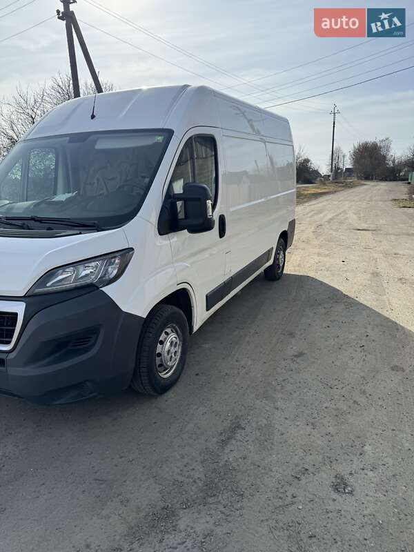 Вантажний фургон Peugeot Boxer 2014 в Костопілі