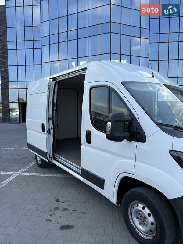 Вантажний фургон Peugeot Boxer 2017 в Чернівцях