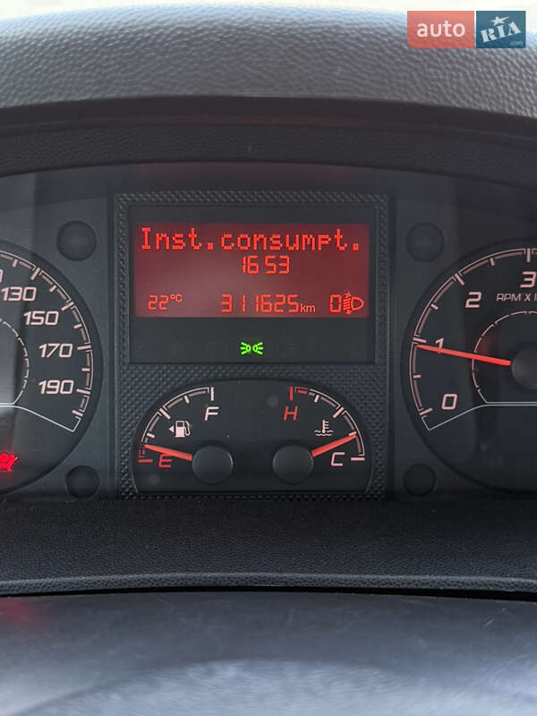 Вантажний фургон Peugeot Boxer 2017 в Чернівцях