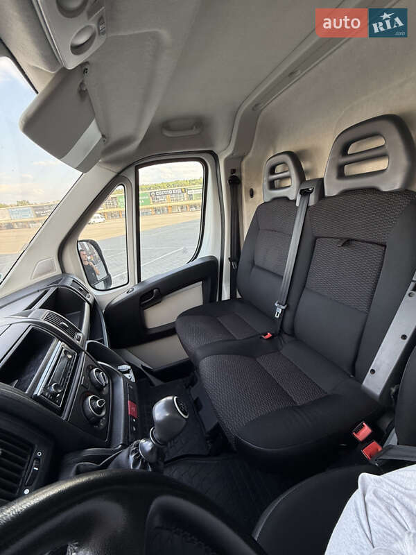 Вантажний фургон Peugeot Boxer 2017 в Чернівцях