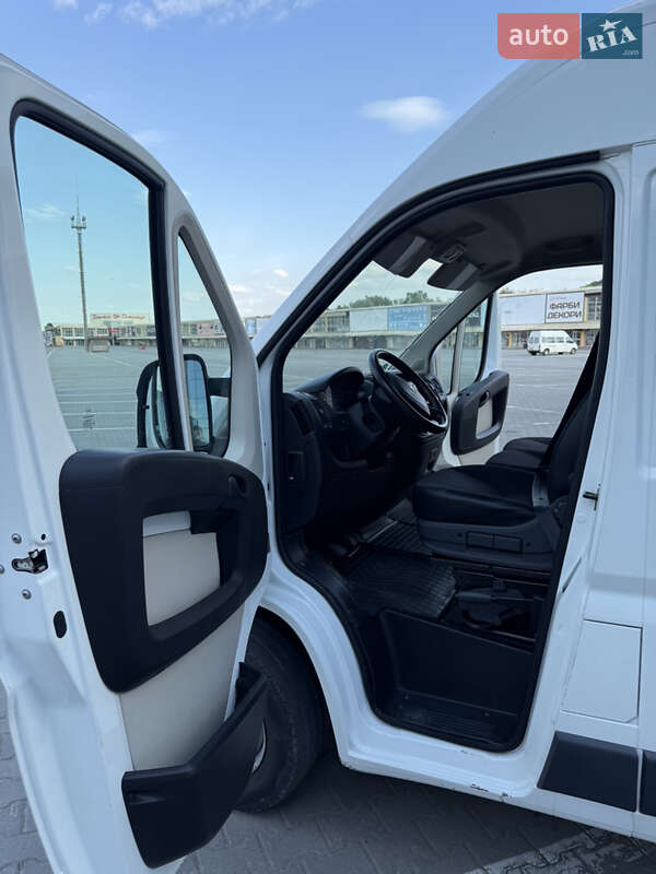 Вантажний фургон Peugeot Boxer 2017 в Чернівцях